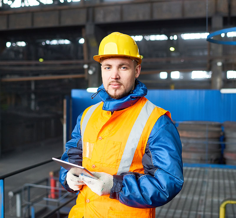 Tecnico idraulico al lavoro